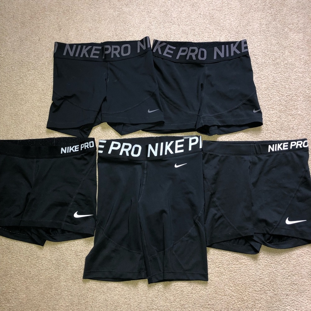 One pair of small Nike pro spandex - Picture 3 of 4